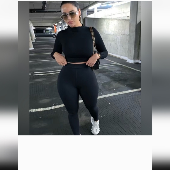 Women’s black Crop long sleeve 2 piece set - Picture 3 of 11